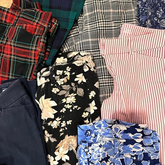 19 Pairs of Old Navy Pixie Pants, and some of gaps version of the same pants - Picture 3 of 8